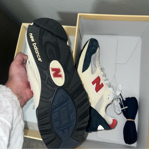 •SOLD• New balance 990 v6 - Picture 6 of 6